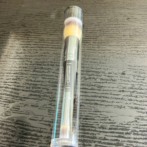 Heavenly luxe foundation brush 7. NIB/NWT - Picture 3 of 3